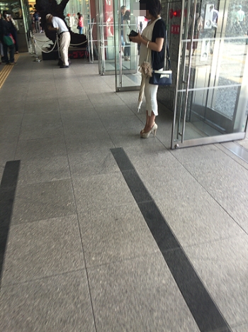 博多駅の女性