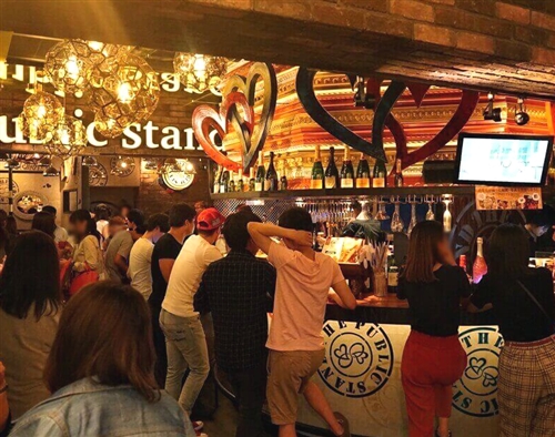 パブリックスタンド阪急東通り店